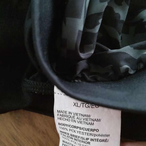 Under Armour black  gray camo  loose running shorts  Sz XL - Picture 7 of 9